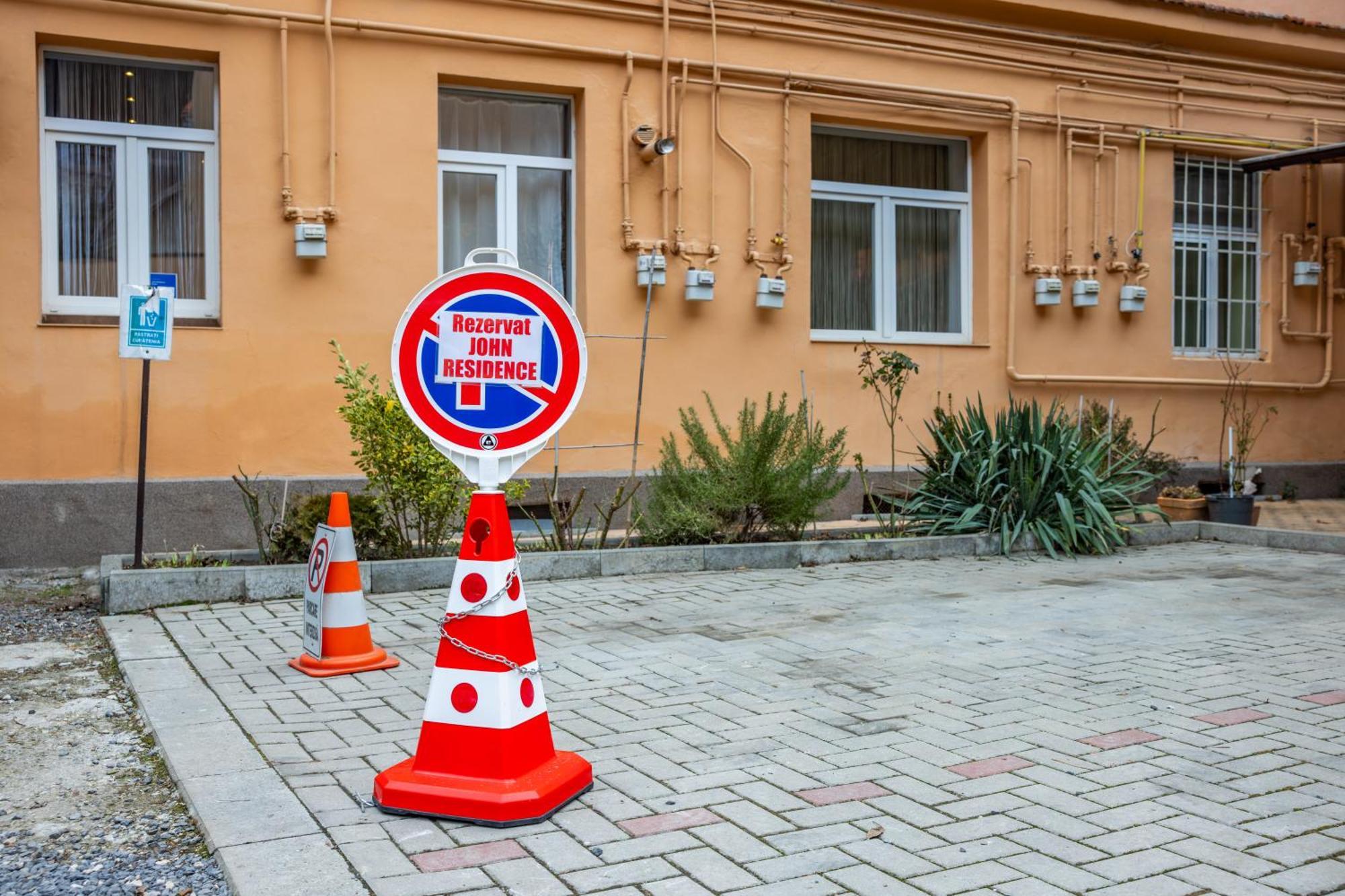 John Residence Aparthotel Brasov With Parking Option 외부 사진